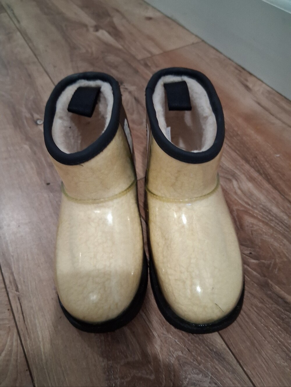 UGGS - Picture 2 of 10